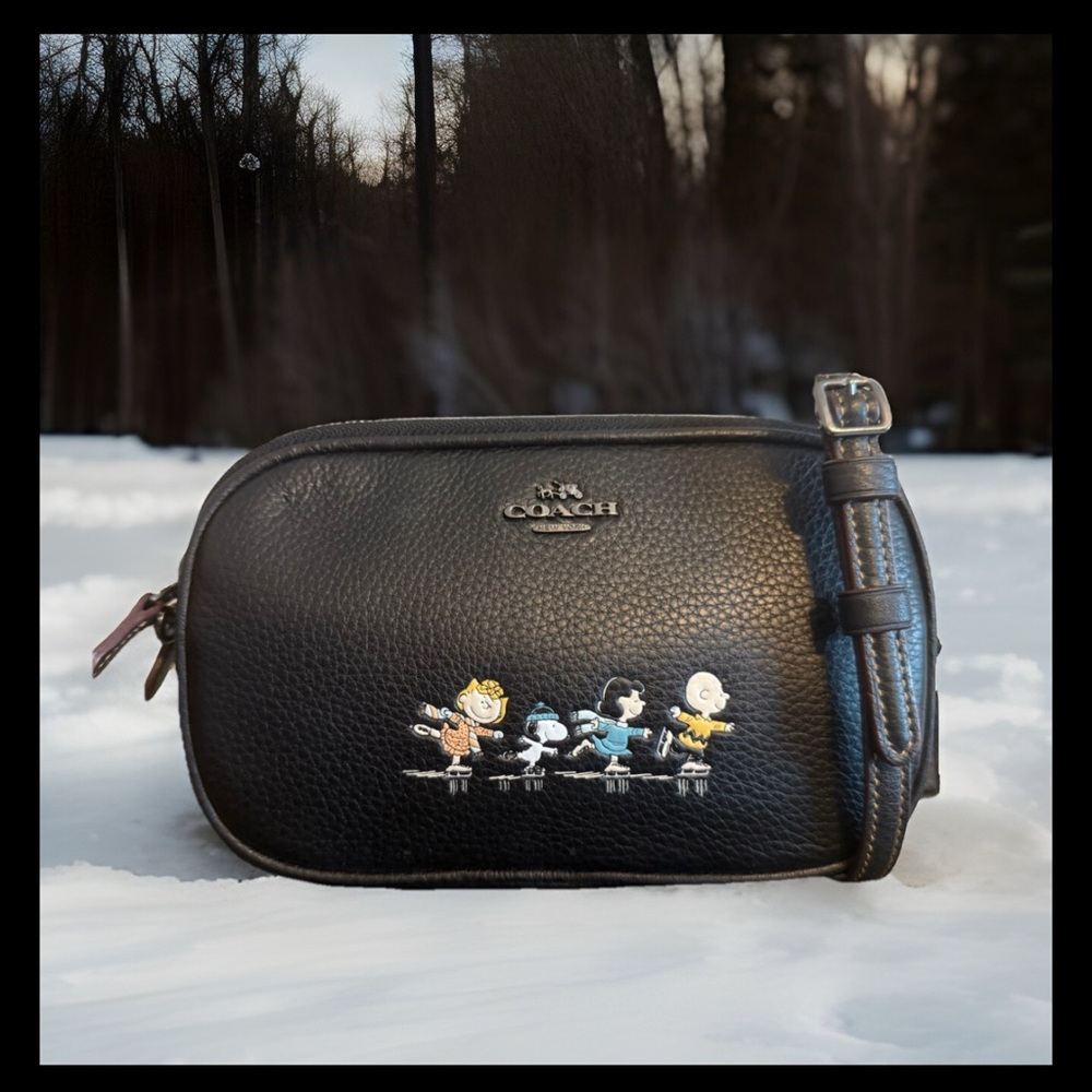 Coach x Snoopy & Friends Ice Skating Crossbody Bag Leather Black  EUC 😍